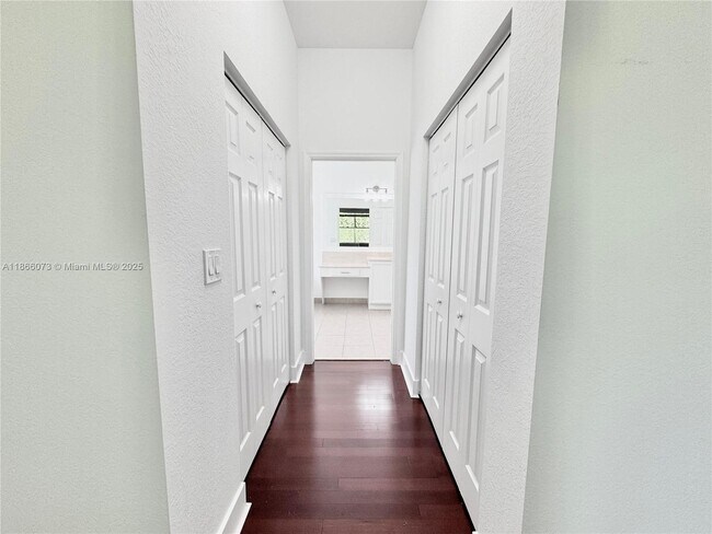 Building Photo - 4451 Laurel Pl