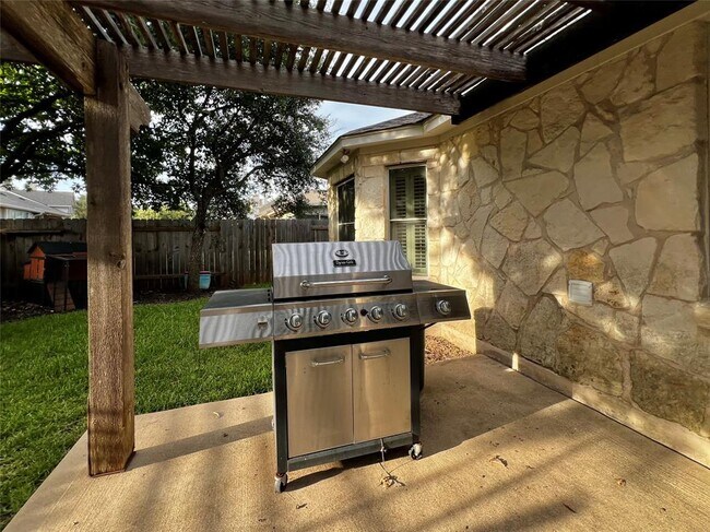 Building Photo - 9500 Castle Pines Dr