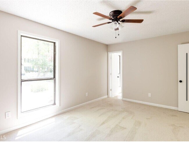 Building Photo - 650 Gregory Manor Dr SW