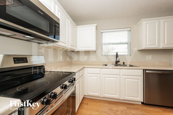 Building Photo - 420 Creek Oak Dr
