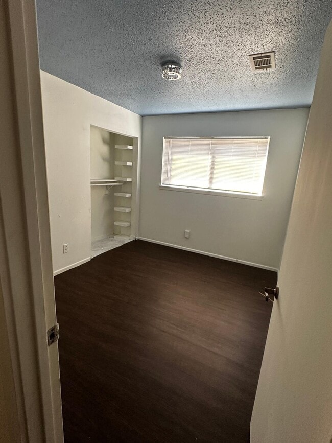 Building Photo - 1807 Elmwood Ln