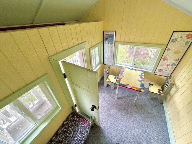 Building Photo - Linwood Neighborhood, Milwaukie Home on Quiet Cul-de-sac, 2 Car Garage, A/C, Huge Fenced Backyard