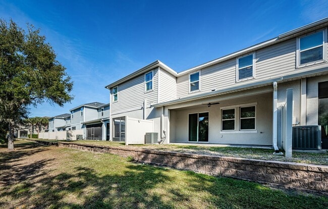 Building Photo - Large 3/3/2 Townhome Carrollwood