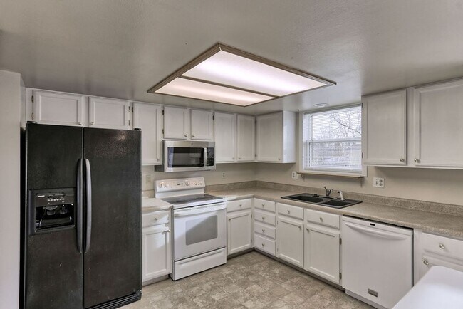 Building Photo - Charming West Fort Collins Rental!
