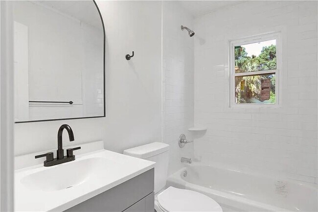 Building Photo - 956 Conti St