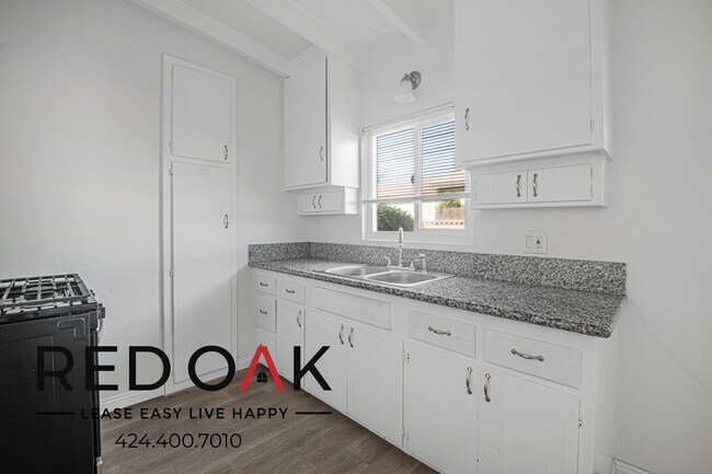 Building Photo - 15301 Woodruff Pl