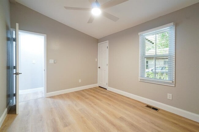 Building Photo - 437 Shine Ave