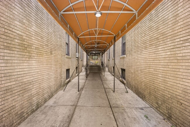 Building Photo - 429 Fairmount Ave