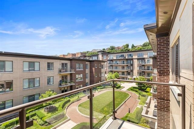 Building Photo - 250 Henley Pl