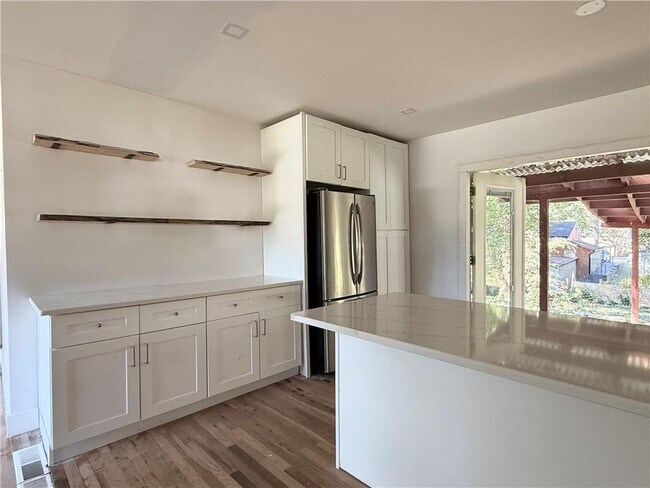 Building Photo - 2581 Farley St