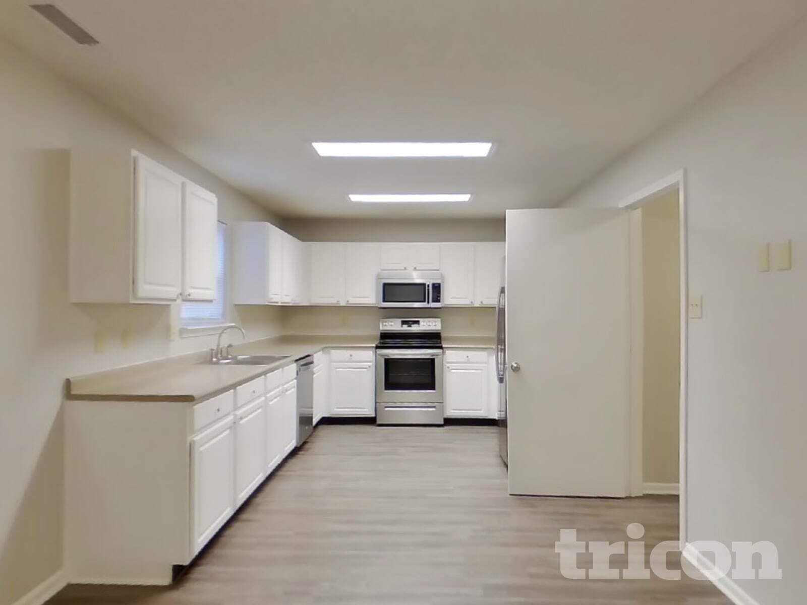 Building Photo - 2322 Edgewater Cir