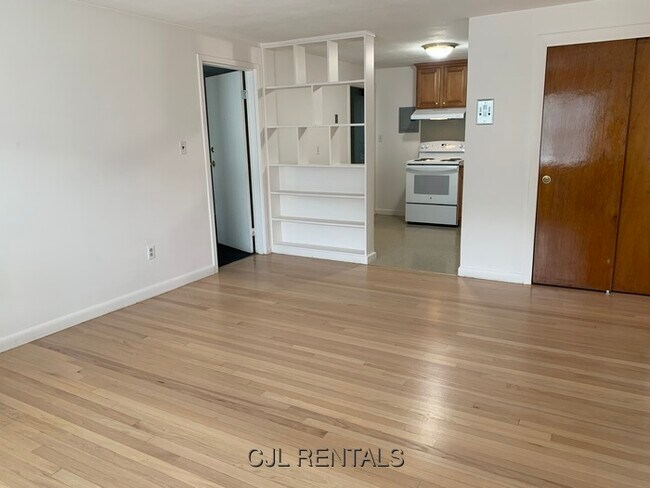 Building Photo - 69 Grove St