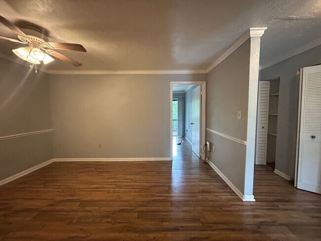 Building Photo - Super Cute 2 Bed/1 Bath in Quiet Community!