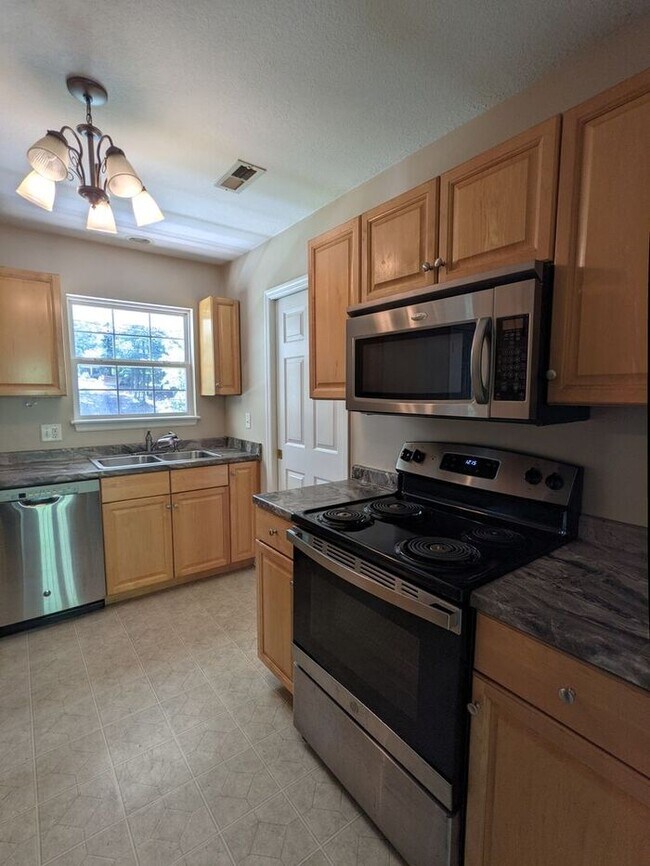 Building Photo - Woodfin Rental!