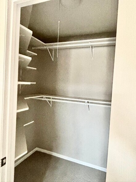 Building Photo - 16 Echo Ct