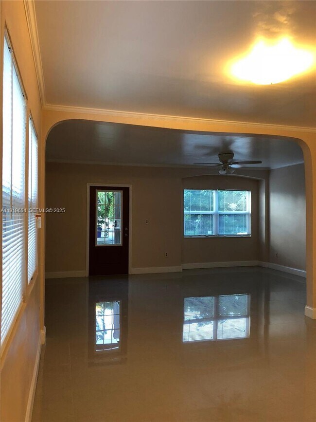 Building Photo - 76 NE 48th St