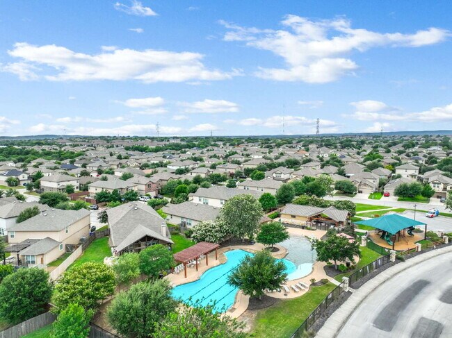 Building Photo - "Charming 3-Bed Oasis with 2.5 Baths in Sa...