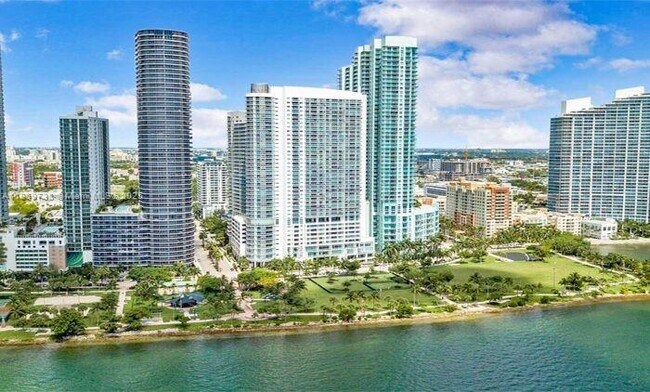 Building Photo - 1800 N Bayshore Dr