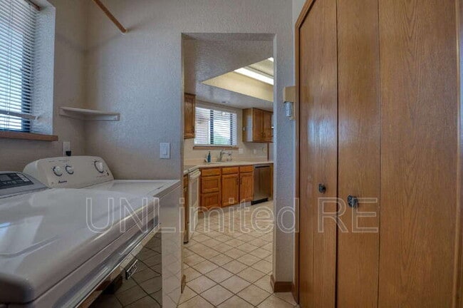 Building Photo - 2512 Cisco Dr S