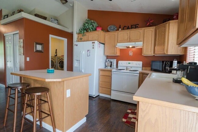 Building Photo - Beautiful 3 bedroom 2 bath Post Falls Home
