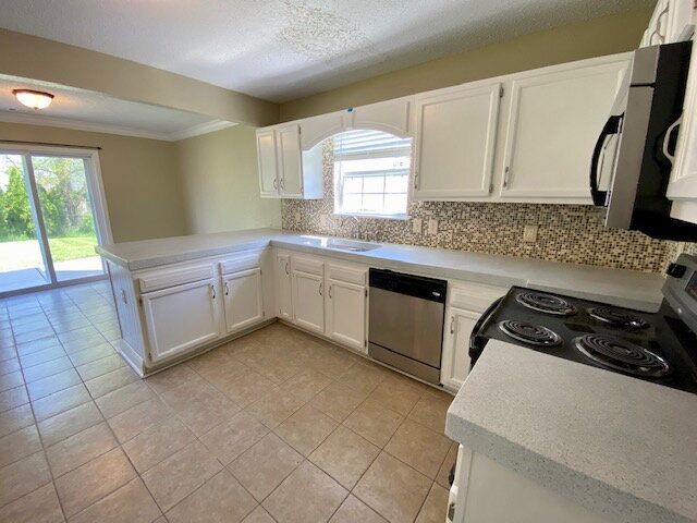 Building Photo - Welcome home to this charming 4-bedroom, 2.5-bath home in Noblesville!