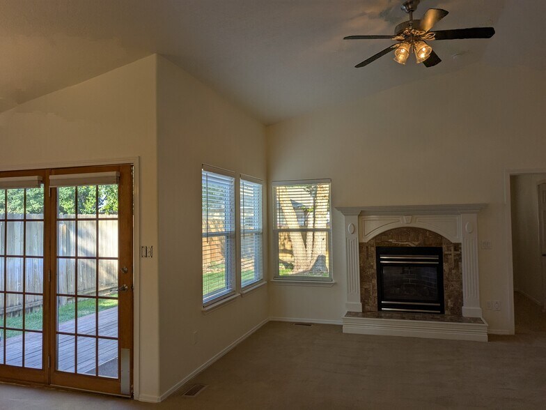 Building Photo - 17016 N Tanner Pl