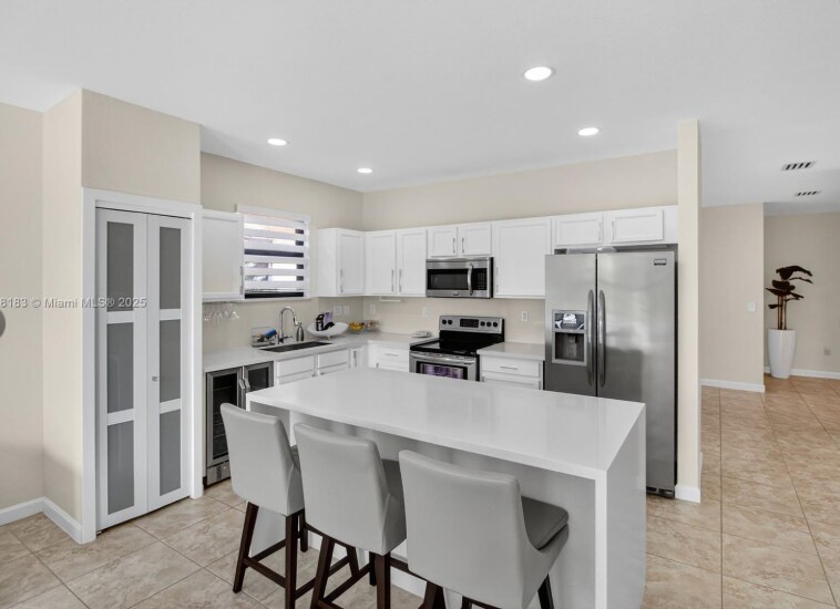 Building Photo - 3616 SE 2nd Dr