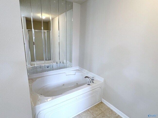 Building Photo - 120 Clover Ridge Dr