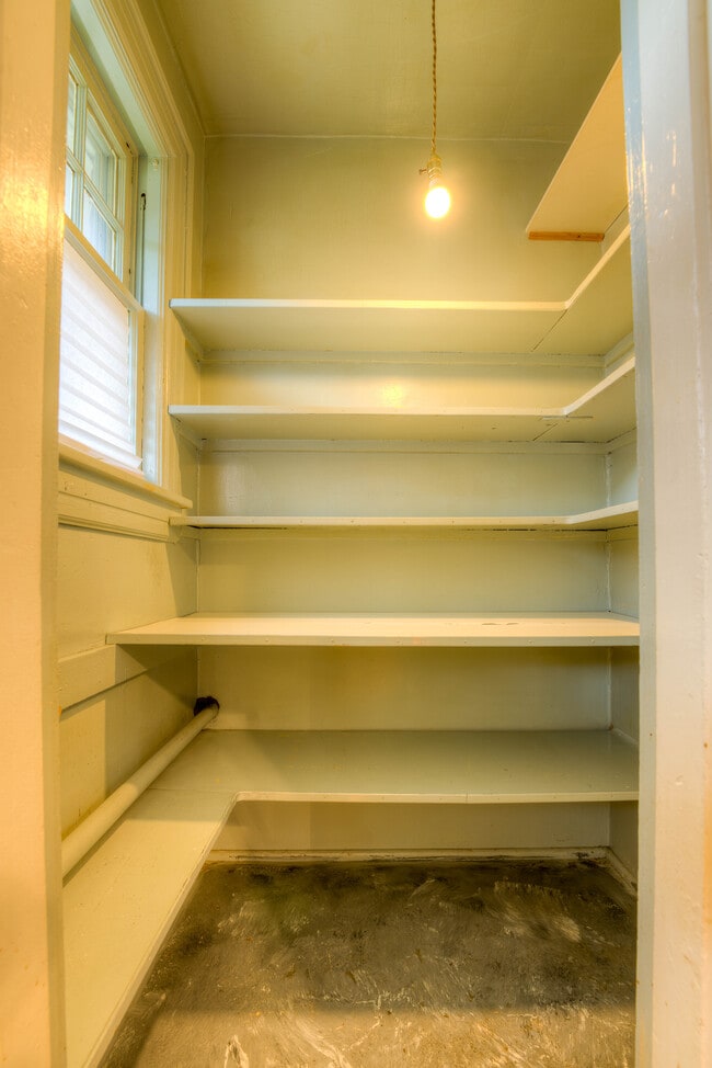 Building Photo - 296 N. Willett