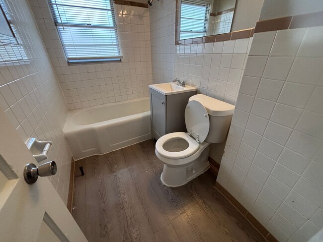 Building Photo - 837 Carrolton Rd