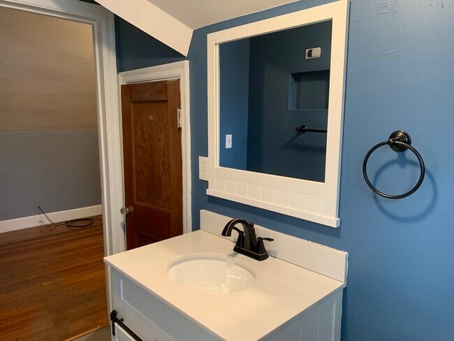 Building Photo - PENDING-Charming & Updated Bungalow in SoBro!