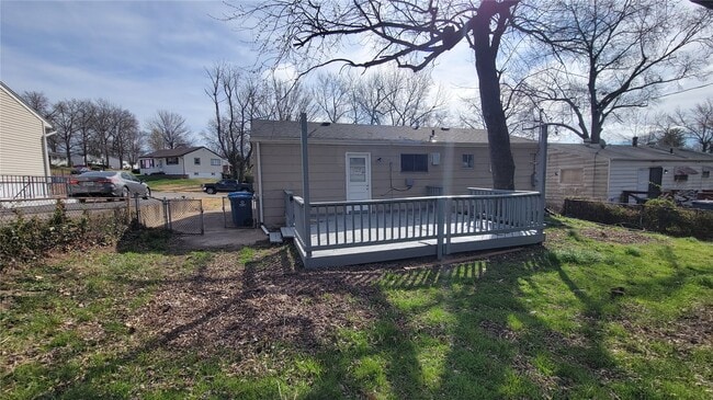 Building Photo - 227 Meadowcrest Dr