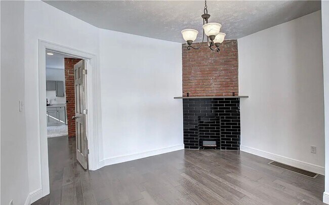 Building Photo - 87th,W.1308