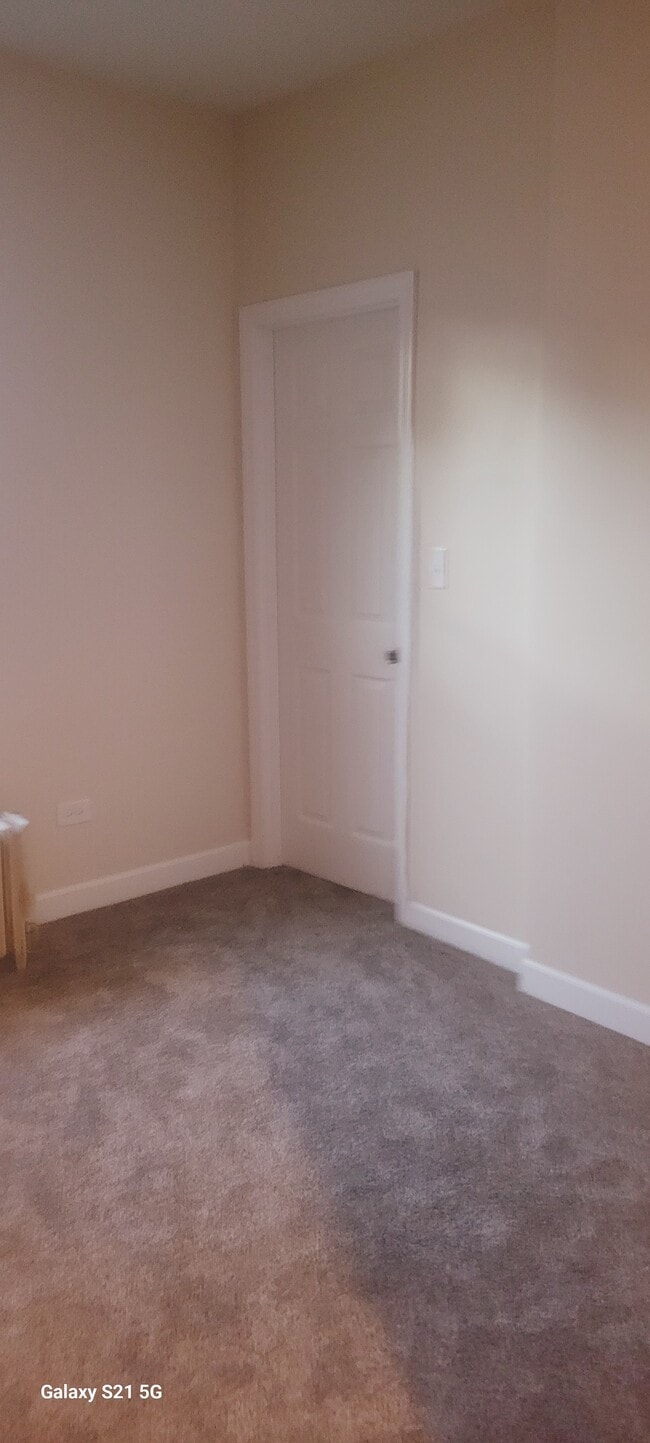 Building Photo - 3807 N Narragansett Ave