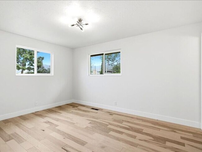 Building Photo - BOUNTIFUL New Remodeled 4 bed 3 bath home