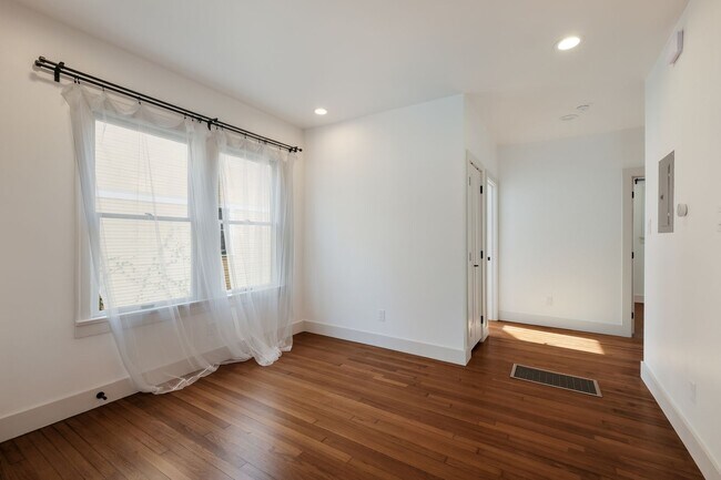 Building Photo - Historic Monte Vista Charm meets Modern Convenience!