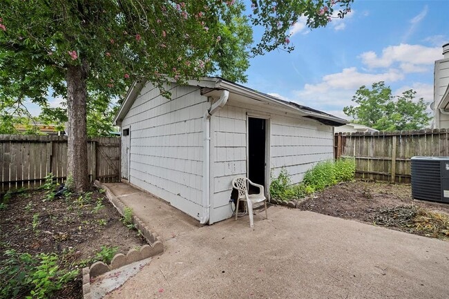 Building Photo - 13163 High Star Dr