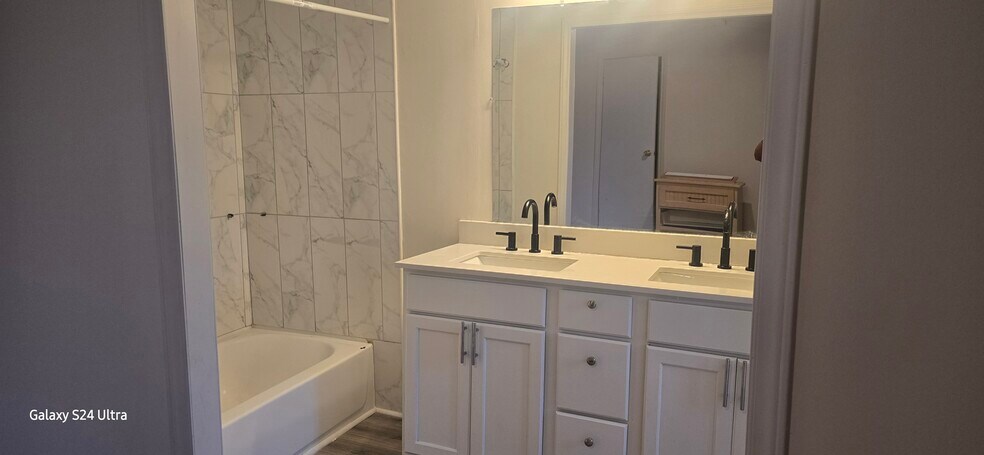 Master Bath - 101 Hudson Ln
