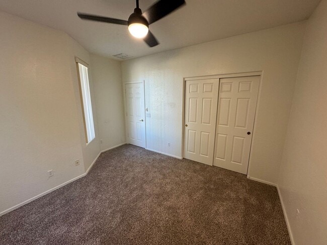 Building Photo - 1522 E Ebony Pl