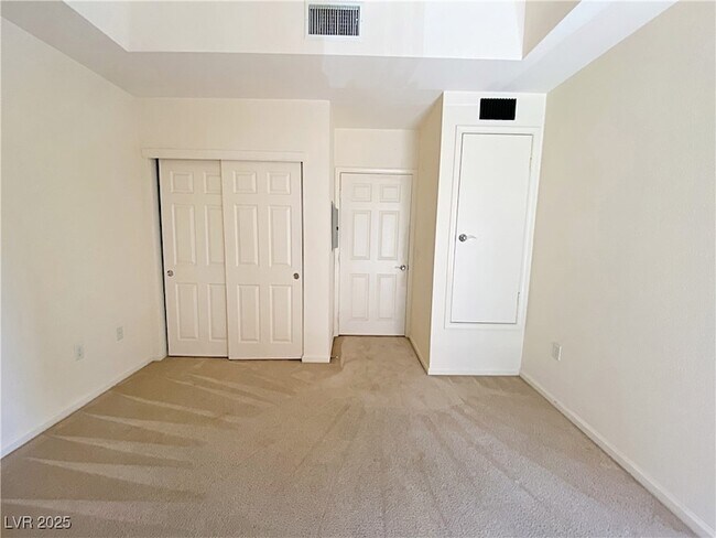 Building Photo - 35 E Agate Ave