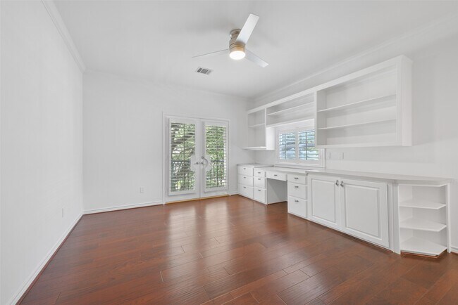 Building Photo - 3724 Wroxton Rd