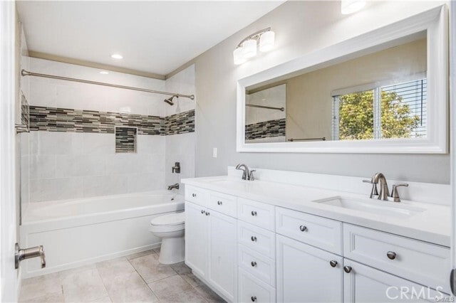 Building Photo - 2528 Plaza del Amo
