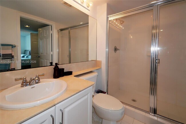 Building Photo - 1155 Brickell Bay Dr