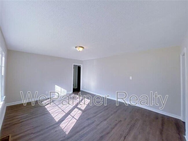 Building Photo - 2126 Ivydale St