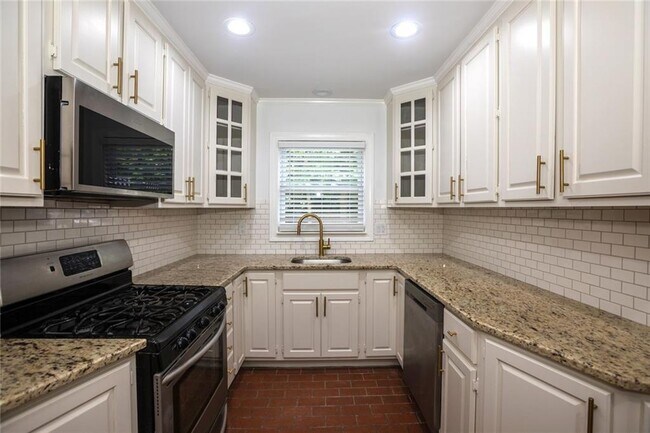 Building Photo - 1311 Roxboro Dr NE