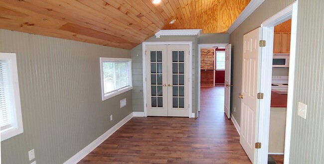 2nd bedroom with closet - 3582 Northridge Rd