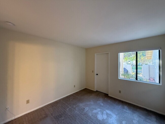 Building Photo - Lovely 2B/2BA Condo in 55+ Community w/Attached Garage & 2 Private Patios!