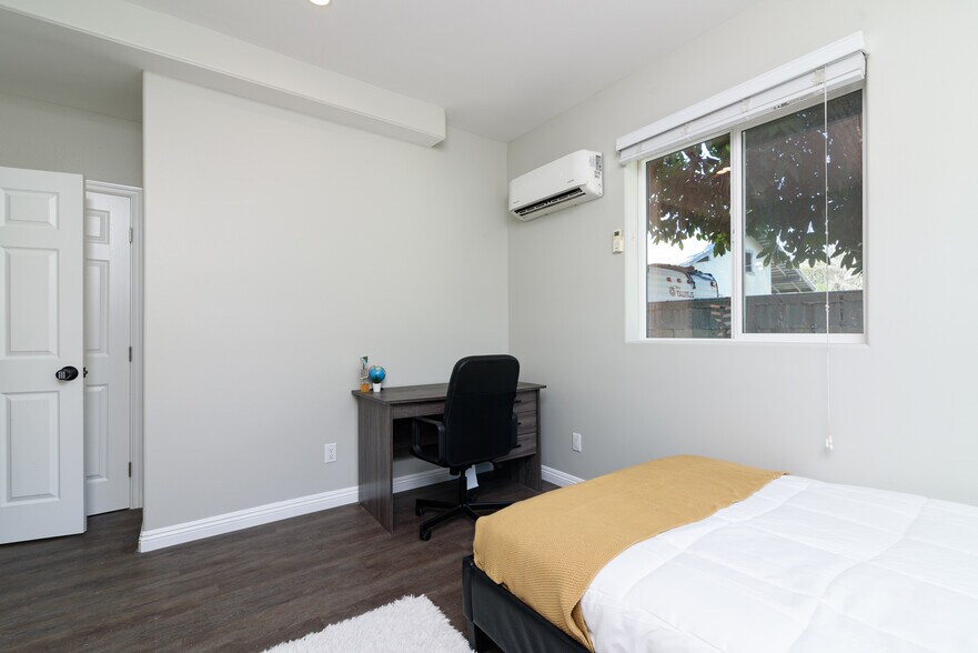 Building Photo - 1164 W 24th St