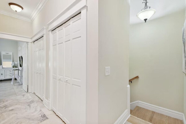 Building Photo - 607 S Orleans Ave