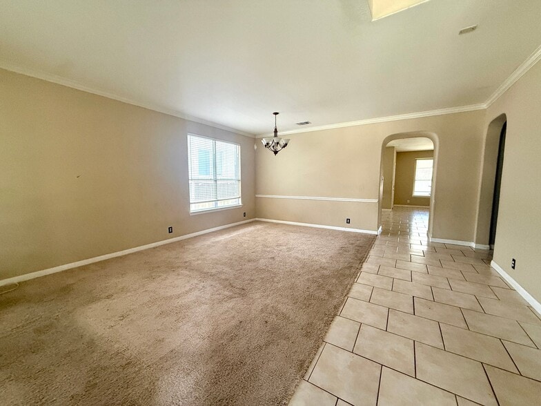 Building Photo - 4115 Dunn Oak Dr